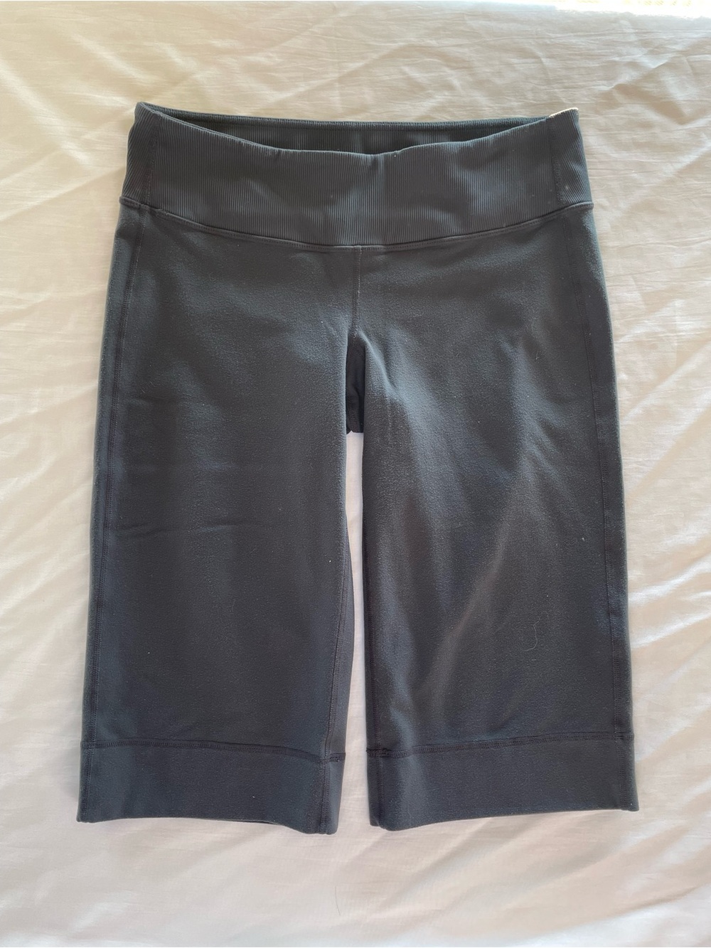 Lululemon Bermuda Shorts / Crop Pants. Size 6